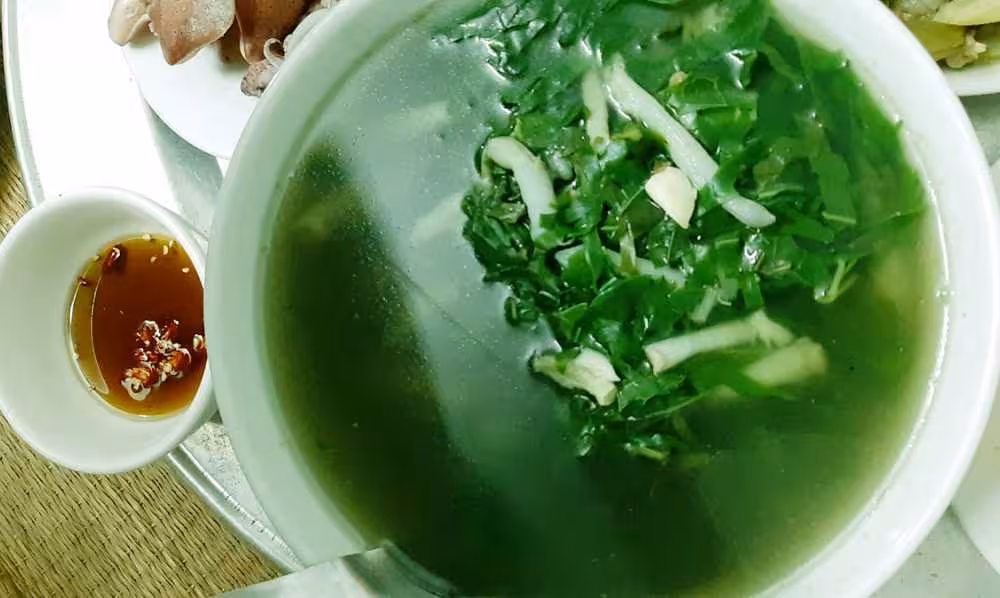 Sá sùng nấu lá lốt: Tuyệt phẩm hương vị biển khơi Vân Đồn