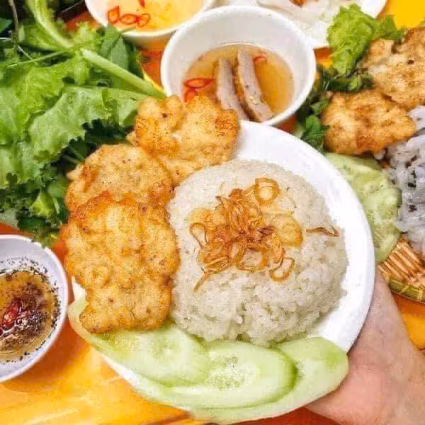 Bí Quyết Làm Xôi Chả Mực Hạ Long Chuẩn Vị Người Bản Địa