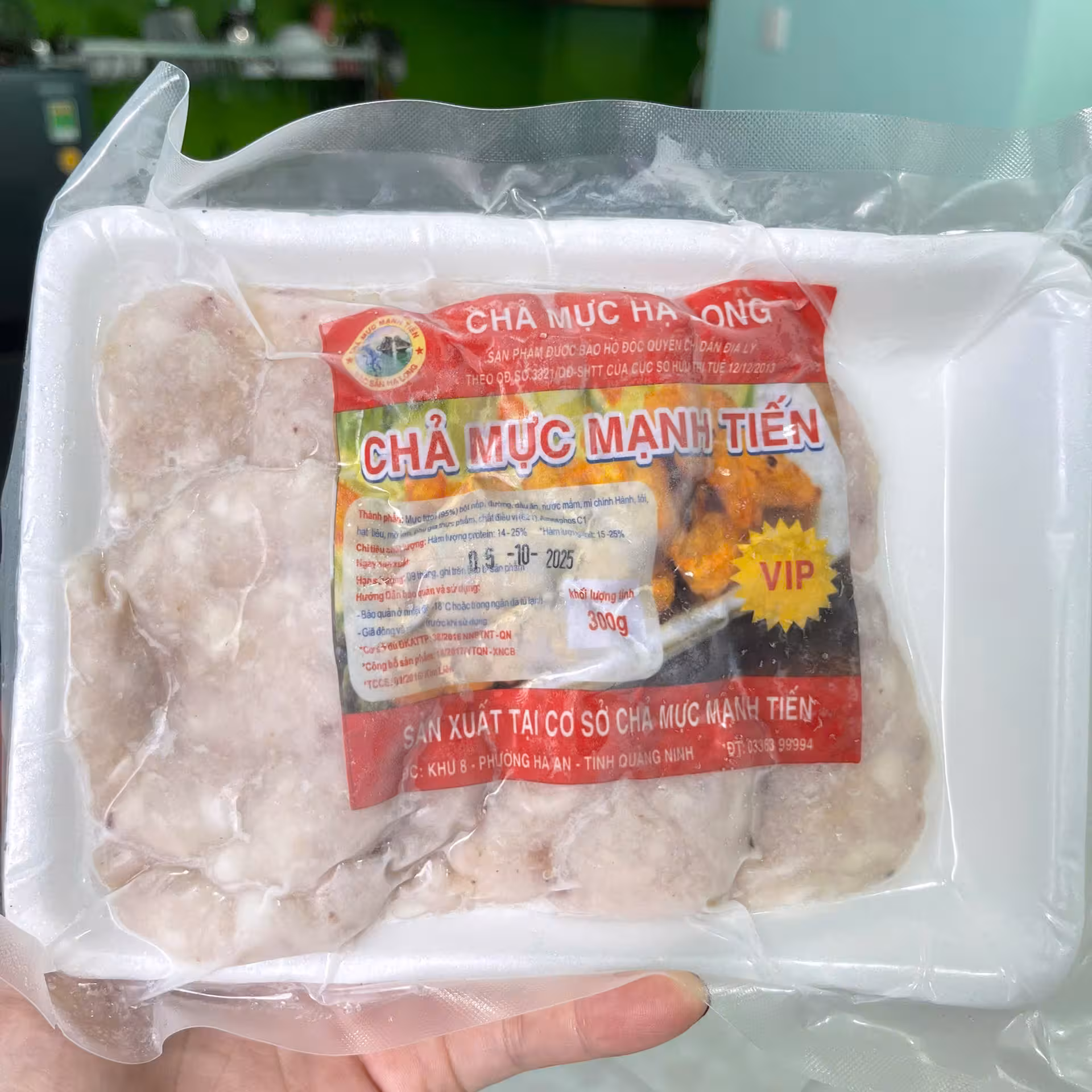 Cách nấu canh chả mực giã tay Hạ Long thì là chuẩn vị