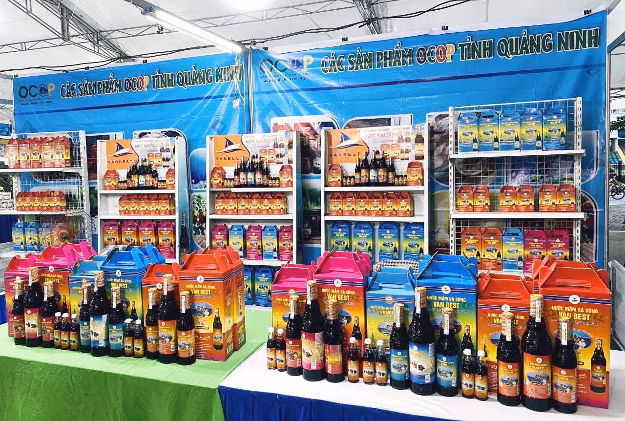 Nước mắm sá sùng Vân Đồn: Tinh túy từ biển Quảng Ninh