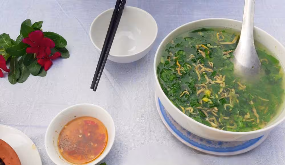 Canh Cải Nấu Rươi Đông Triều: Bản Giao Hưởng Mùa Đông Đất Mỏ